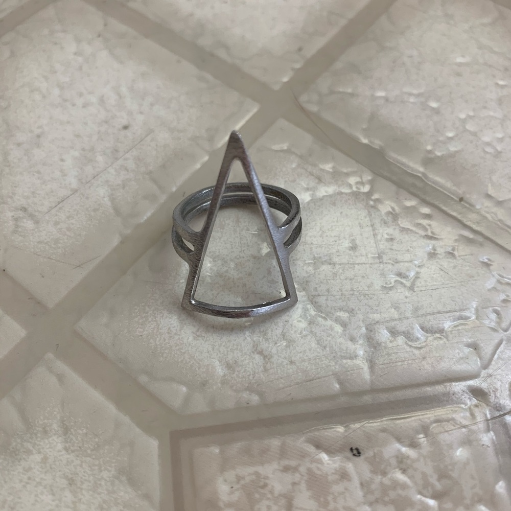 Marcia Moran rhodium plated triangle ring sz 7